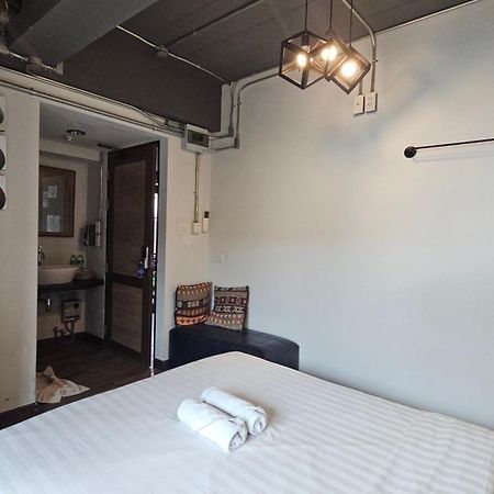 33 Poshtel (Adults Only) Chiang Mai Exterior foto
