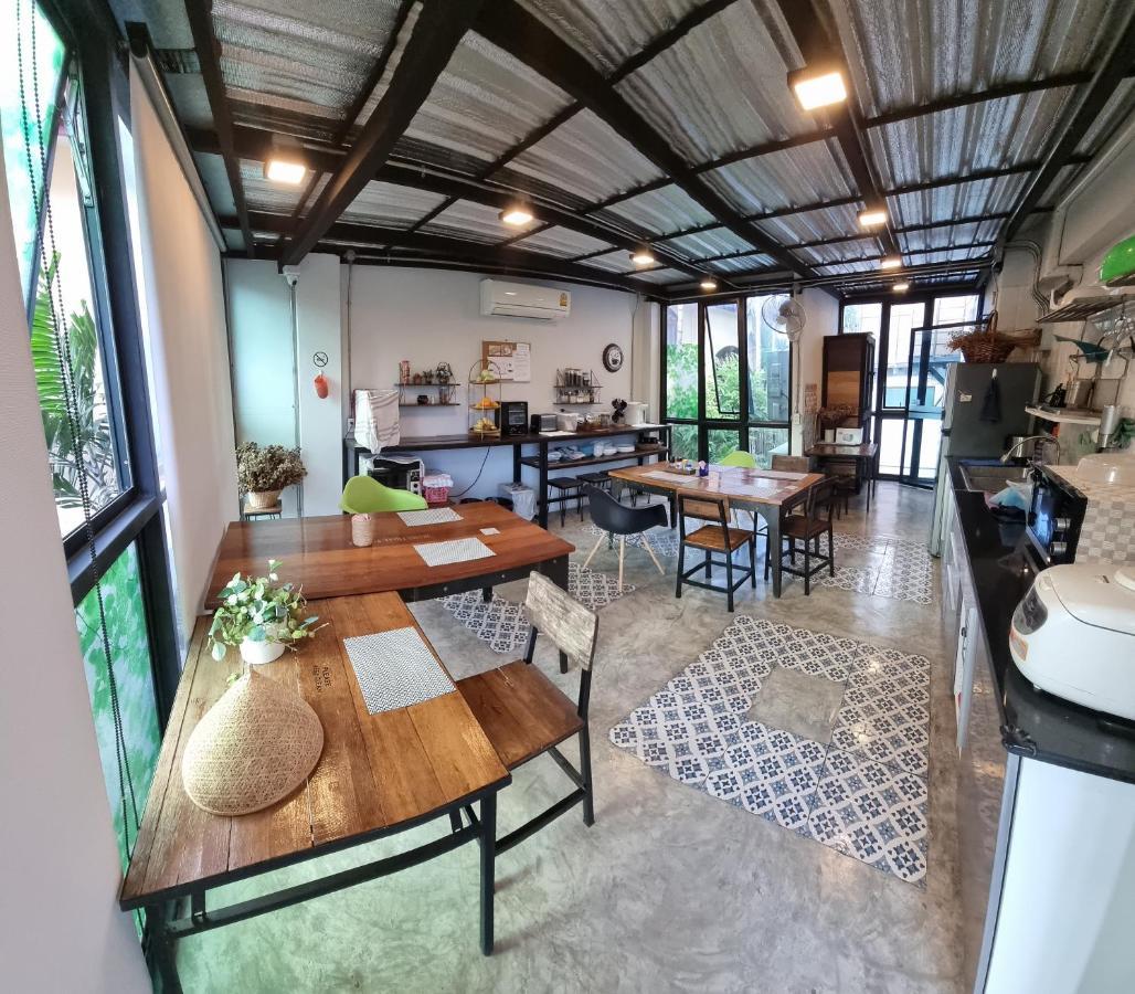 33 Poshtel (Adults Only) Chiang Mai Exterior foto