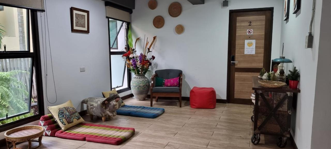 33 Poshtel (Adults Only) Chiang Mai Exterior foto