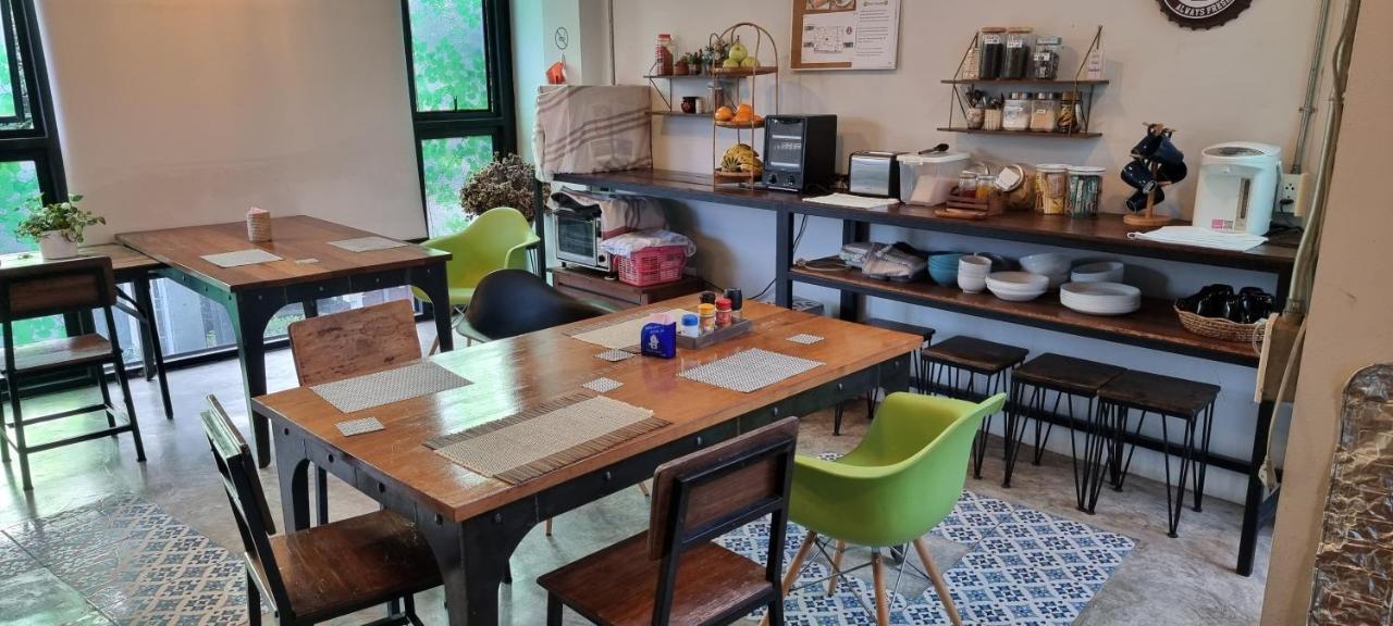 33 Poshtel (Adults Only) Chiang Mai Exterior foto