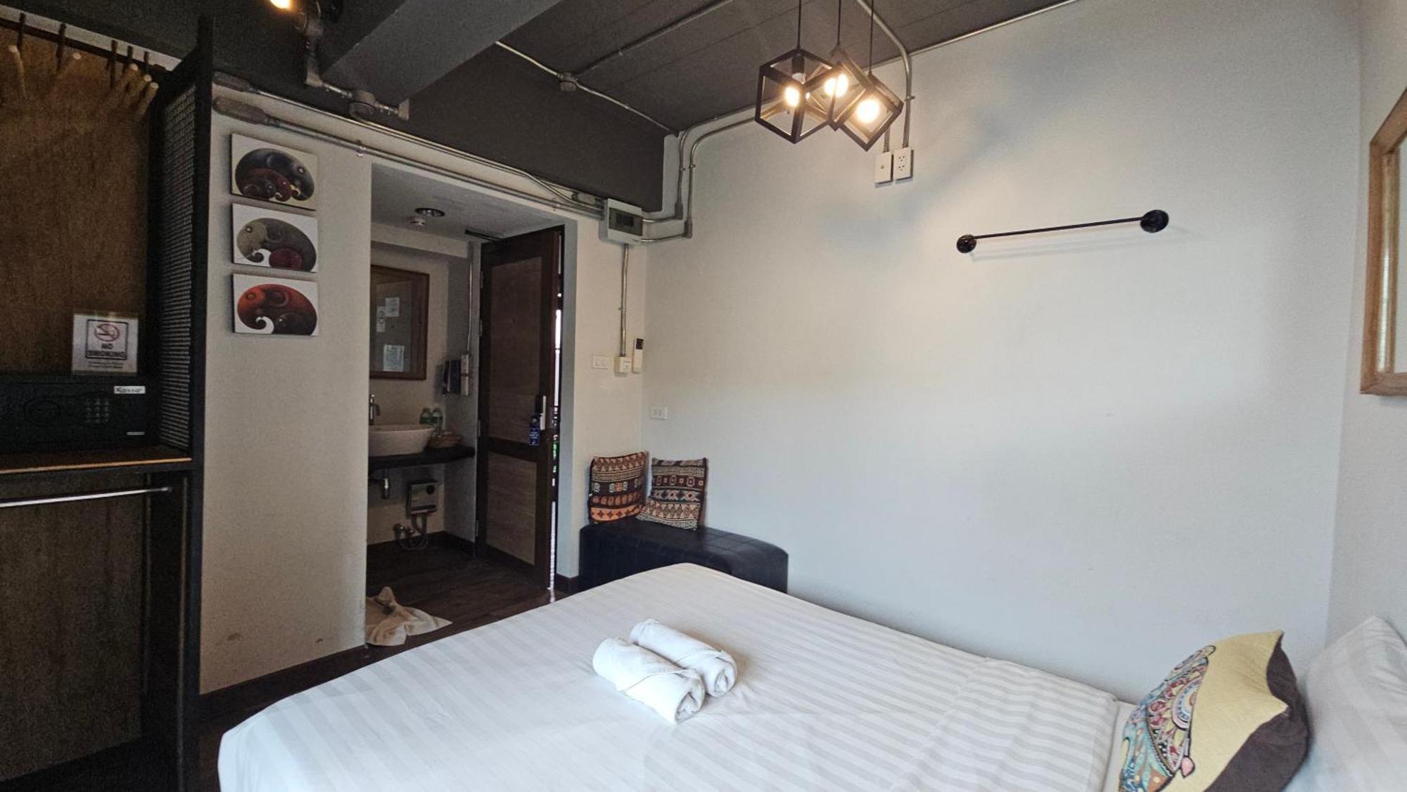 33 Poshtel (Adults Only) Chiang Mai Exterior foto