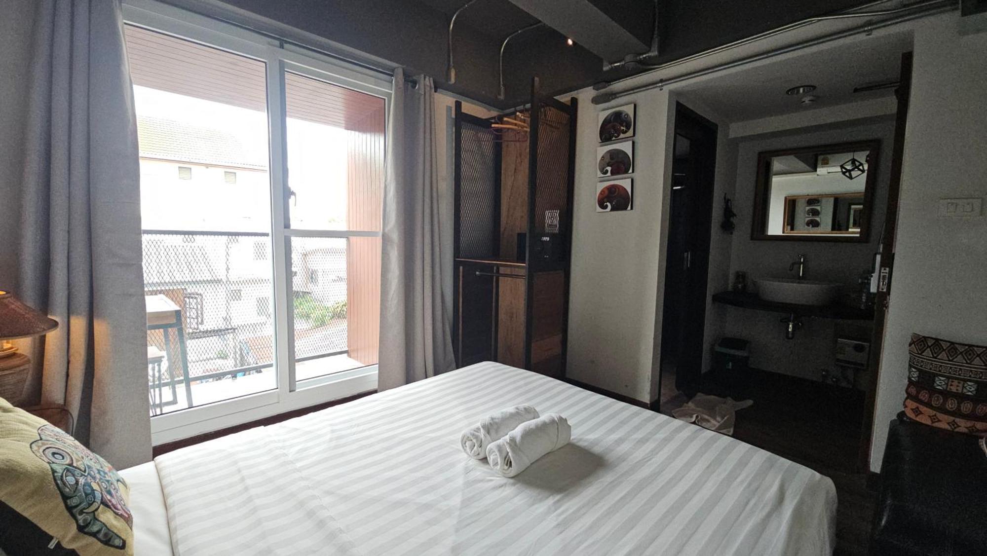 33 Poshtel (Adults Only) Chiang Mai Exterior foto