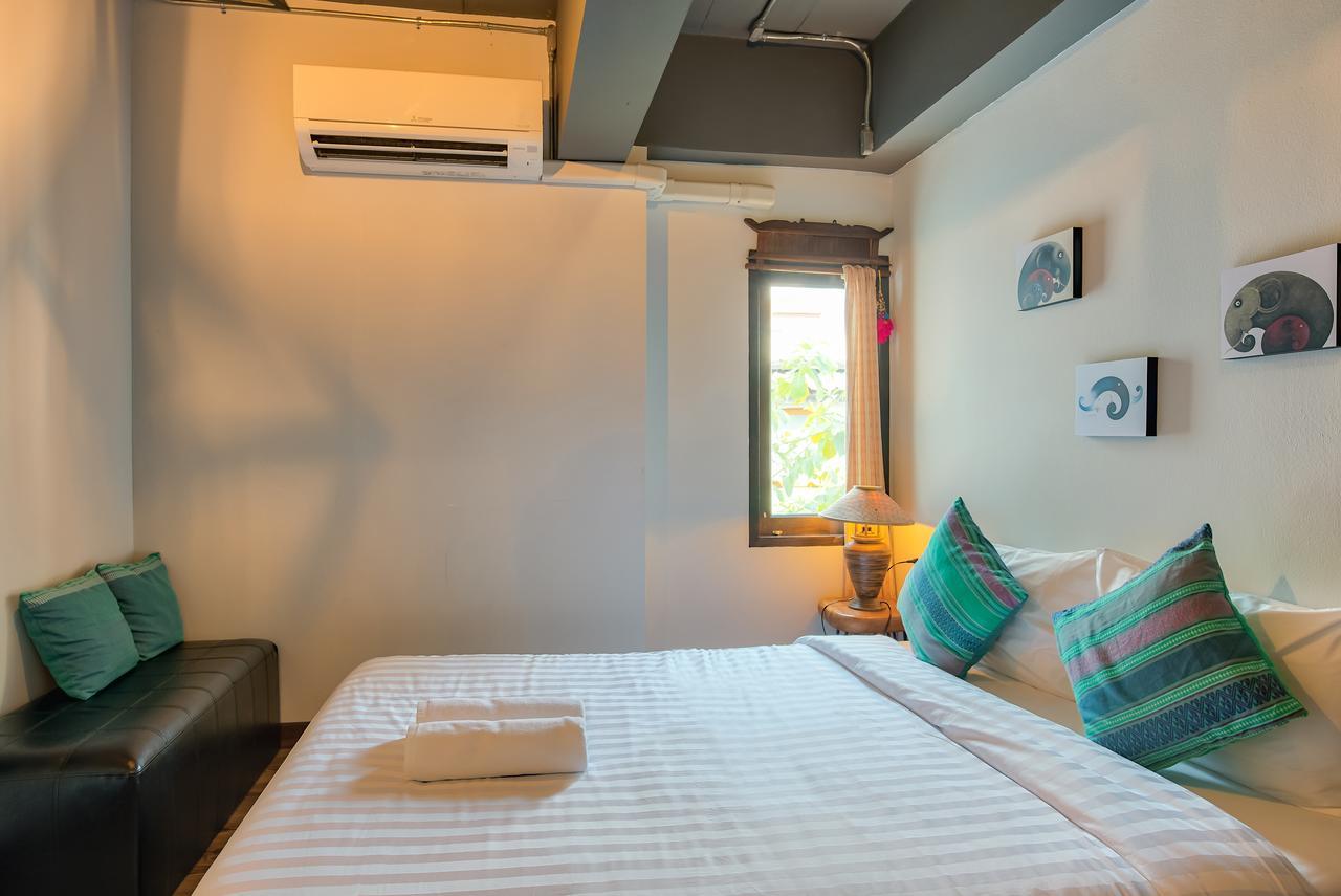 33 Poshtel (Adults Only) Chiang Mai Exterior foto